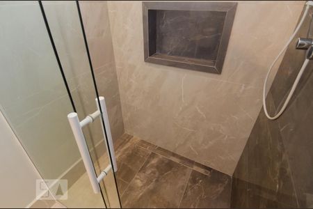 Casa à venda com 411m², 5 quartos e 8 vagasBanheiro da Suíte 1