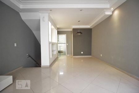 Sala de casa de condomínio à venda com 3 quartos, 155m² em Jardim Monte Kemel, São Paulo