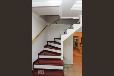 escada de casa à venda com 3 quartos, 230m² em Jardim Cotiana, São Paulo
