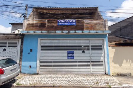 Casa à venda com 114m², 3 quartos e 2 vagas Casa à venda com 114m², 3 quartos e 2 vagasFachada