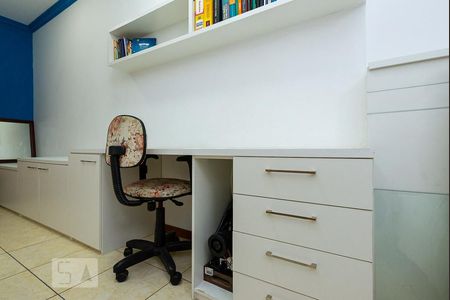 Quarto - Bancada e Gaveteiro de casa para alugar com 2 quartos, 67m² em Copacabana, Belo Horizonte