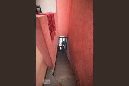 Casa para alugar com 240m², 2 quartos e 2 vagasEscada 