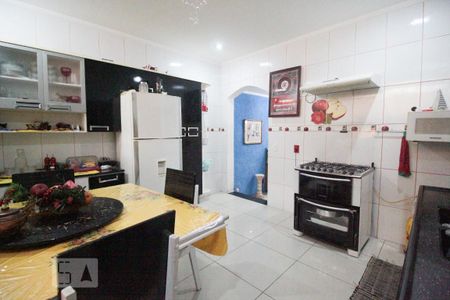 Casa para alugar com 240m², 2 quartos e 2 vagasCozinha