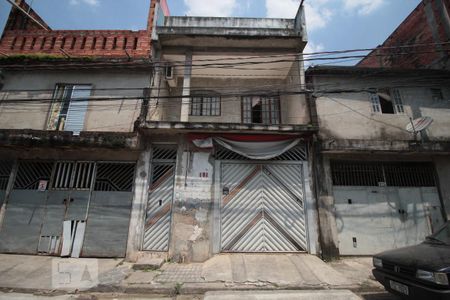 Casa para alugar com 240m², 2 quartos e 2 vagasFachada