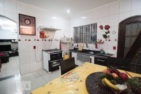 Casa para alugar com 240m², 2 quartos e 2 vagasCozinha
