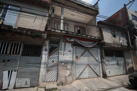 Casa para alugar com 240m², 2 quartos e 2 vagasFachada