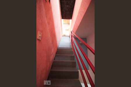 Casa para alugar com 240m², 2 quartos e 2 vagasEscada 