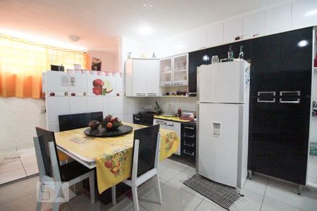 Casa para alugar com 240m², 2 quartos e 2 vagasCozinha