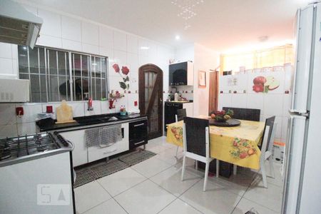 Casa para alugar com 240m², 2 quartos e 2 vagasCozinha