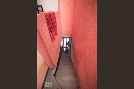 Casa para alugar com 240m², 2 quartos e 2 vagasEscada 