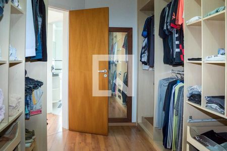 Casa de condomínio à venda com 580m², 4 quartos e 6 vagasCloset da suíte 4