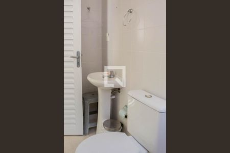 Casa de condomínio à venda com 580m², 4 quartos e 6 vagasBanheiro de Serviço