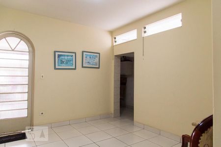 Casa à venda com 330m², 3 quartos e 2 vagasÁrea de serviço