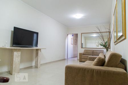 Sala de estar de casa à venda com 3 quartos, 330m² em Vila Alexandria, São Paulo