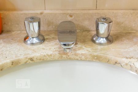 Casa à venda com 330m², 3 quartos e 2 vagasBanheiro da suíte - Torneira