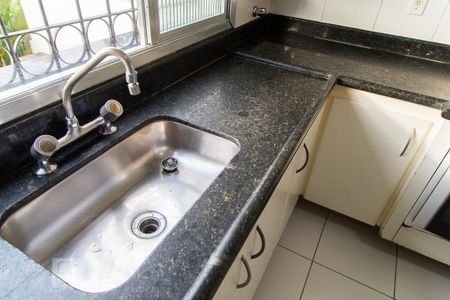 Casa à venda com 330m², 3 quartos e 2 vagasCozinha - Detalhe