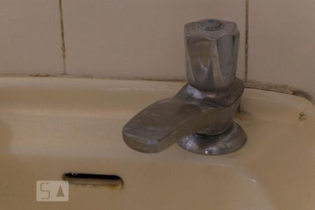 Casa à venda com 330m², 3 quartos e 2 vagasBanheiro de serviço - Torneira