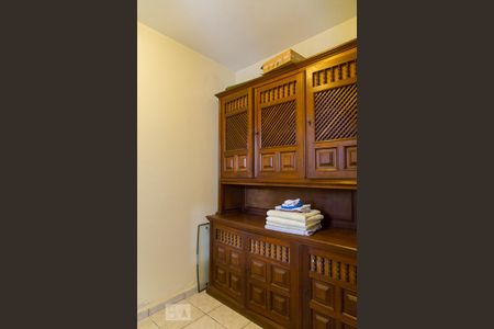 Casa à venda com 330m², 3 quartos e 2 vagasQuarto de Serviço