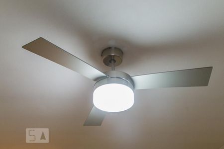 Casa à venda com 330m², 3 quartos e 2 vagasSuíte - Ventilador