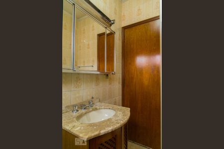 Casa à venda com 330m², 3 quartos e 2 vagasBanheiro social