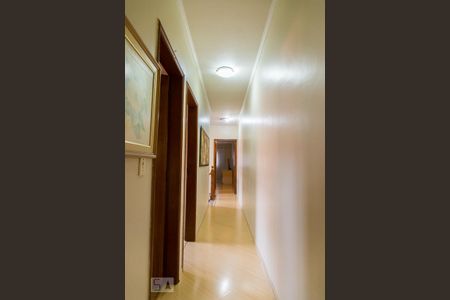 Casa à venda com 330m², 3 quartos e 2 vagasCorredor