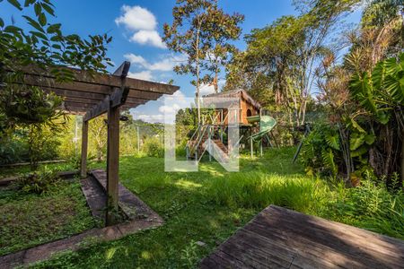 Casa de condomínio à venda com 1054m², 4 quartos e 5 vagasQuintal