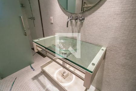 Casa de condomínio à venda com 1054m², 4 quartos e 5 vagasDetalhe do Banheiro da Piscina