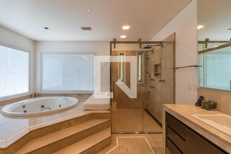 Casa de condomínio à venda com 1054m², 4 quartos e 5 vagasBanheiro da Suíte 4