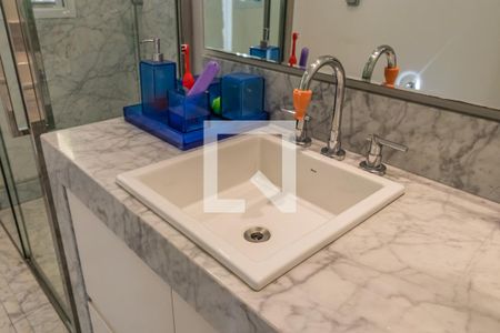 Casa de condomínio à venda com 1054m², 4 quartos e 5 vagasDetalhe do Banheiro da Suíte 2