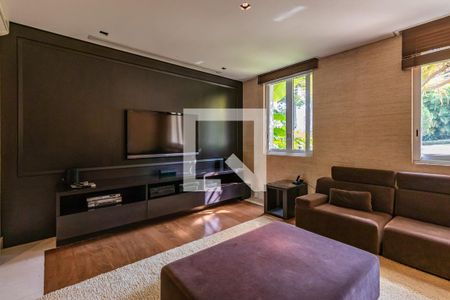 Casa de condomínio à venda com 1054m², 4 quartos e 5 vagasSala de TV