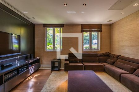 Casa de condomínio à venda com 1054m², 4 quartos e 5 vagasSala de TV