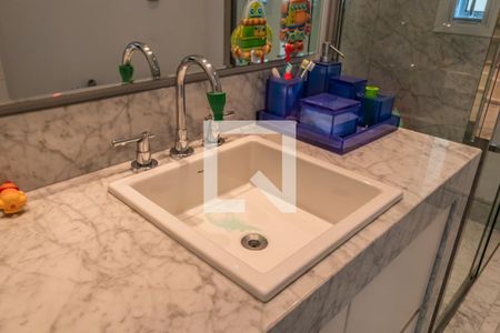 Casa de condomínio à venda com 1054m², 4 quartos e 5 vagasDetalhe do Banheiro da Suíte 3