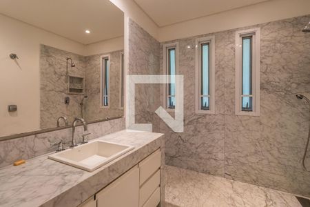 Casa de condomínio à venda com 1054m², 4 quartos e 5 vagasBanheiro da Suíte 1