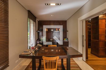 Casa de condomínio à venda com 1054m², 4 quartos e 5 vagasEscritório