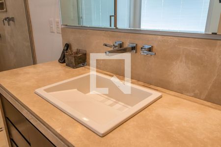 Casa de condomínio à venda com 1054m², 4 quartos e 5 vagasDetalhe do Banheiro da Suíte 4