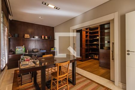 Casa de condomínio à venda com 1054m², 4 quartos e 5 vagasEscritório