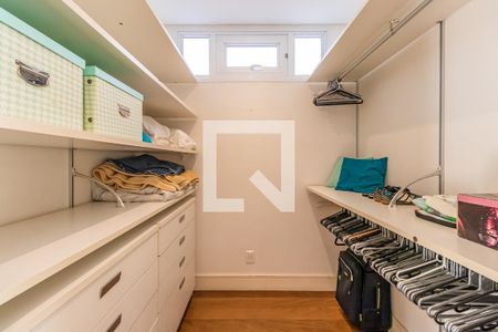 Casa de condomínio à venda com 1054m², 4 quartos e 5 vagasCloset da Suíte 2