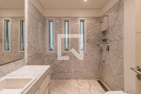 Casa de condomínio à venda com 1054m², 4 quartos e 5 vagasBanheiro da Suíte 1