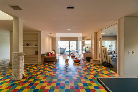 Casa de condomínio à venda com 1054m², 4 quartos e 5 vagasSalão