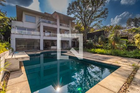 Casa de condomínio à venda com 1054m², 4 quartos e 5 vagasFachada Traseira