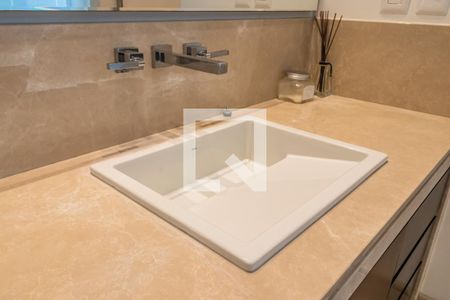 Casa de condomínio à venda com 1054m², 4 quartos e 5 vagasDetalhe do Banheiro da Suíte 4