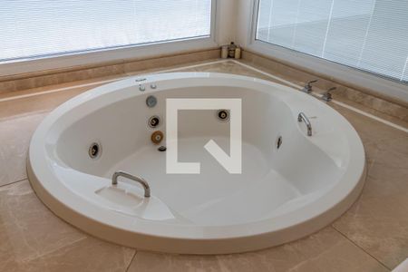 Casa de condomínio à venda com 1054m², 4 quartos e 5 vagasDetalhe do Banheiro da Suíte 4