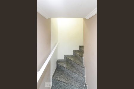 Casa à venda com 132m², 3 quartos e 2 vagasEscada