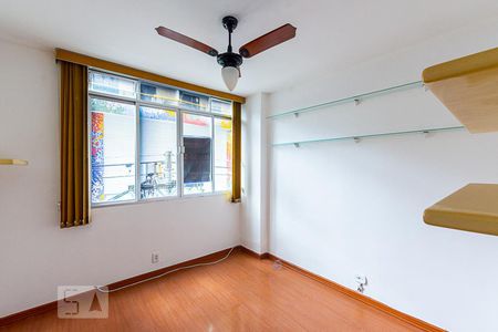 Apartamento à venda com 57m², 2 quartos e 1 vagaQuarto 1 (Plaquinha Quinto Andar)