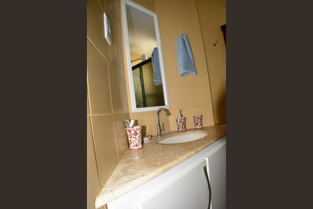 Banheiro de apartamento para alugar com 1 quarto, 49m² em Parque Bela Vista, Salvador