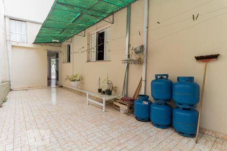 Casa para alugar com 296m², 3 quartos e 4 vagasCorredor lateral