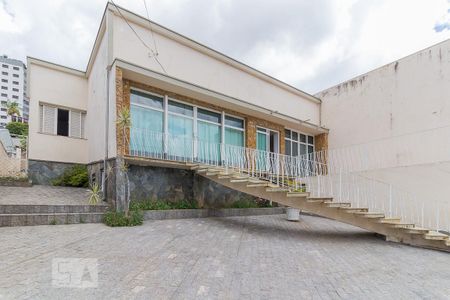 Casa para alugar com 296m², 3 quartos e 4 vagasFachada