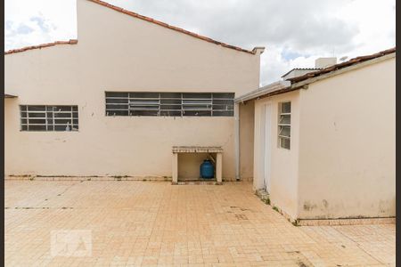 Casa para alugar com 296m², 3 quartos e 4 vagasQuintal dos fundos