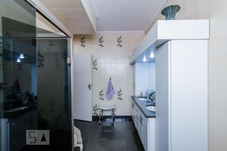 Casa à venda com 325m², 3 quartos e 2 vagasBanheiro da Suíte