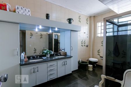 Casa à venda com 325m², 3 quartos e 2 vagasBanheiro da Suíte